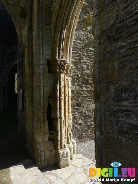 FZ003811 Archway Crucis Abbey
